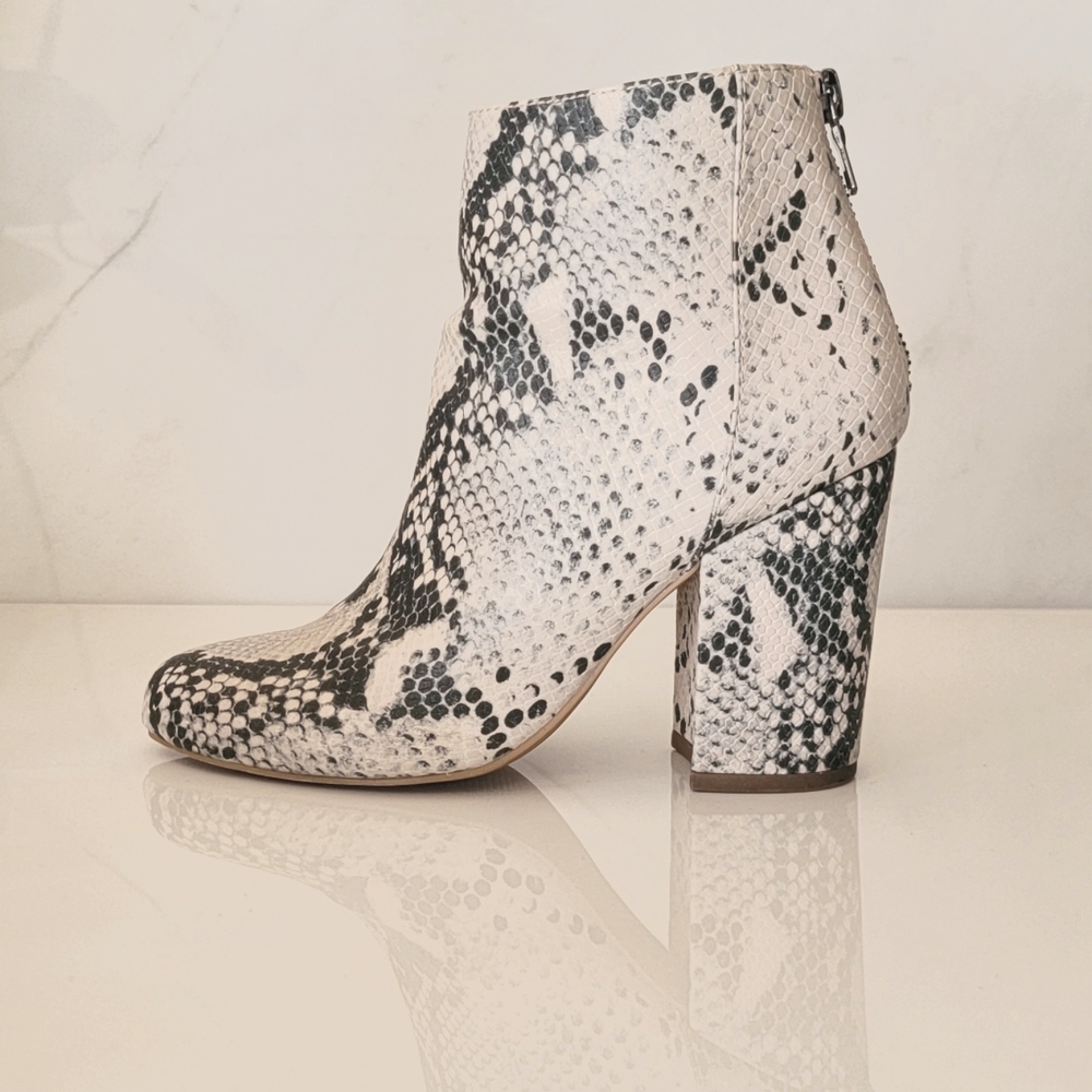 Steve Madden | SHADE Python Print Almond Toe Heeled booties Size 5